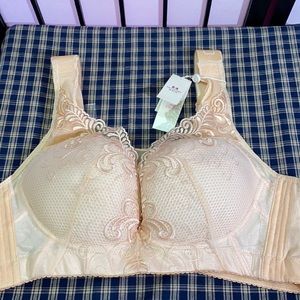 NWT Doosinki Bra Size 44 w/Extra Extension